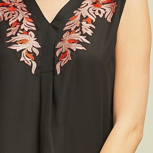 ENTRO V-neck Embroidered Sleeveless Tunic - Picture 5 of 7